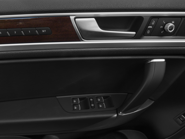 2016 Volkswagen Touareg 4dr V6 Lux
