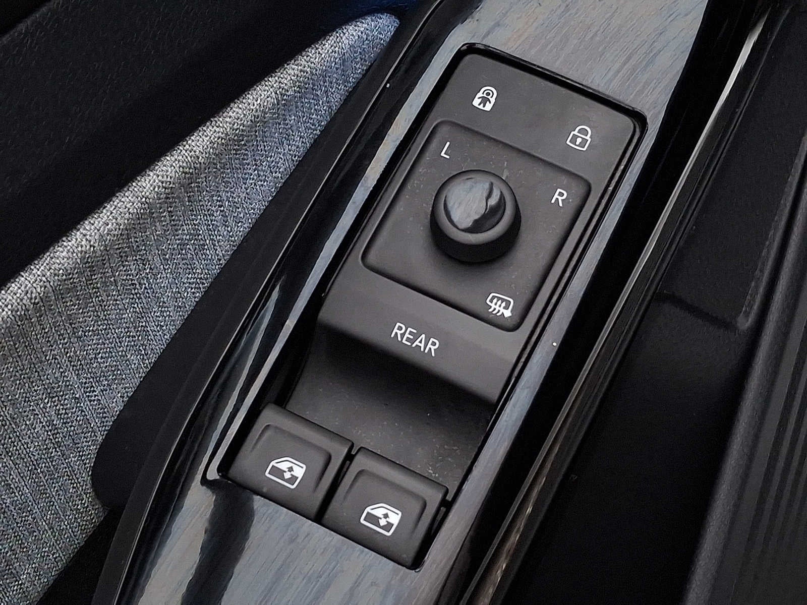 2023 Volkswagen ID.4 Pro RWD w/SK On Battery