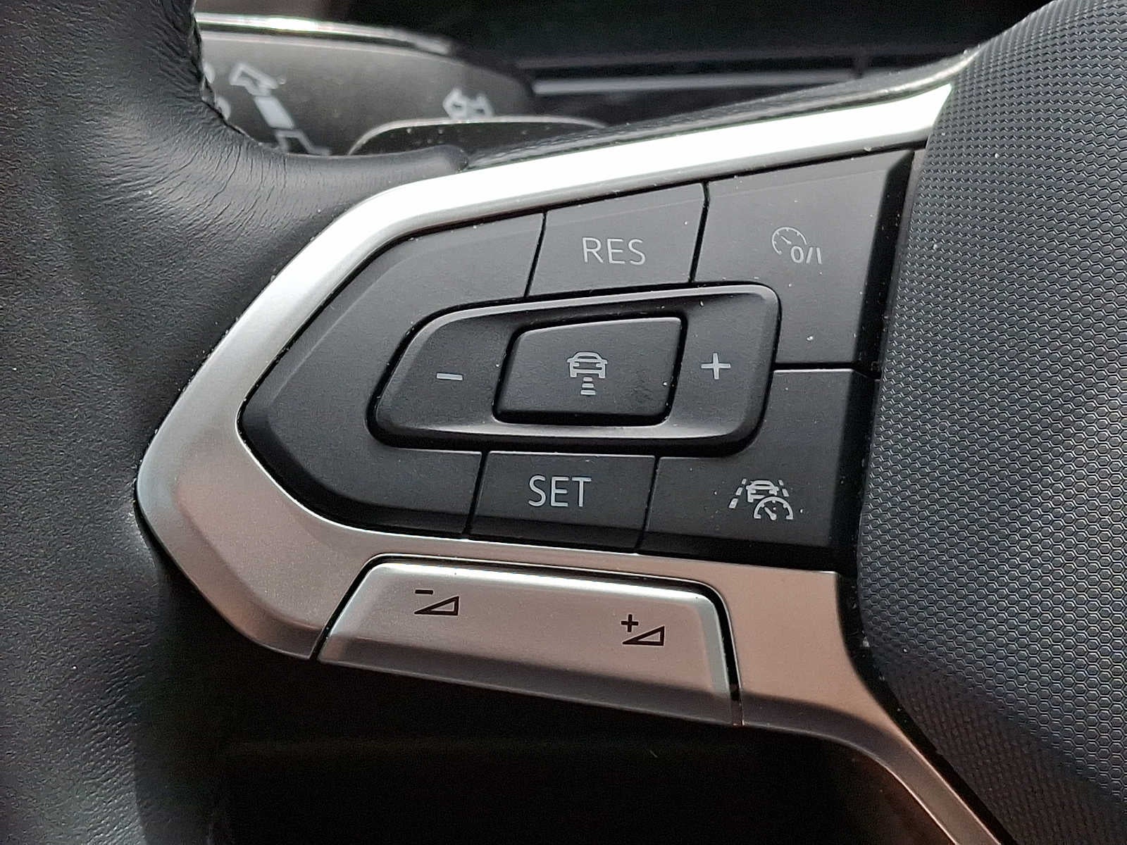 2024 Volkswagen Atlas 2.0T SEL Premium R-Line 4MOTION