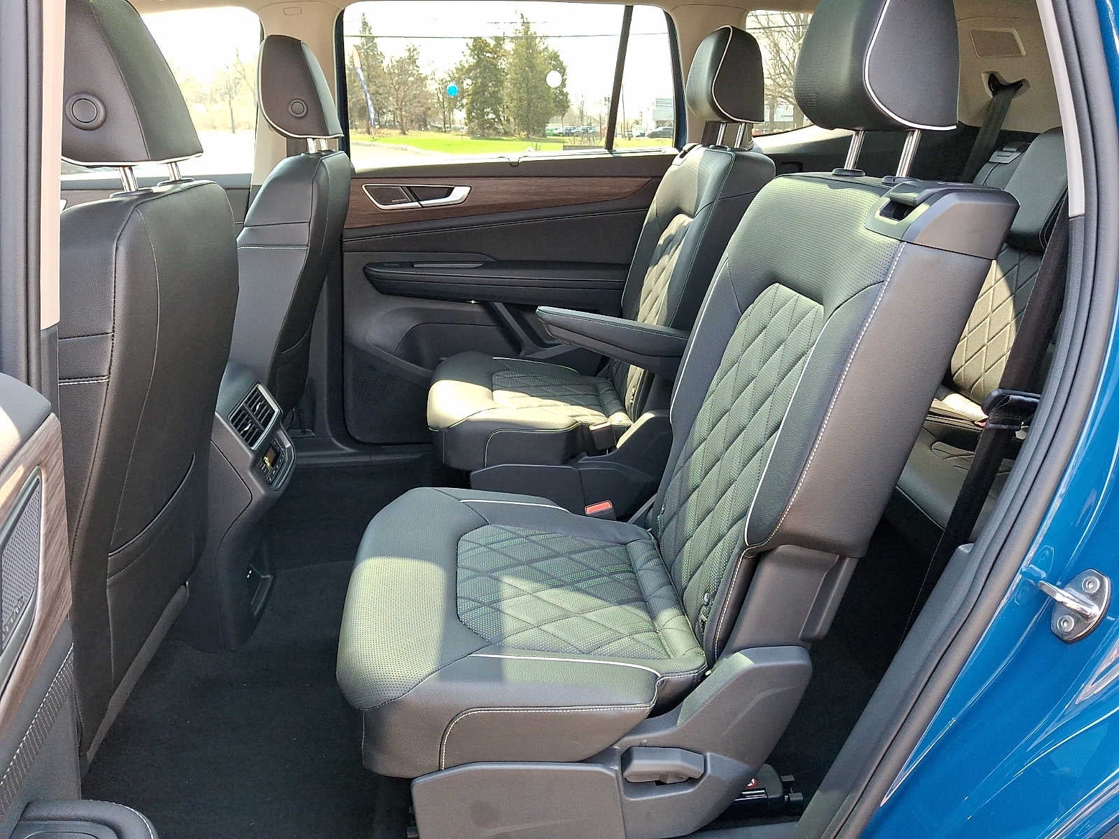 2025 Volkswagen Atlas 2.0T SEL Premium R-Line 4MOTION