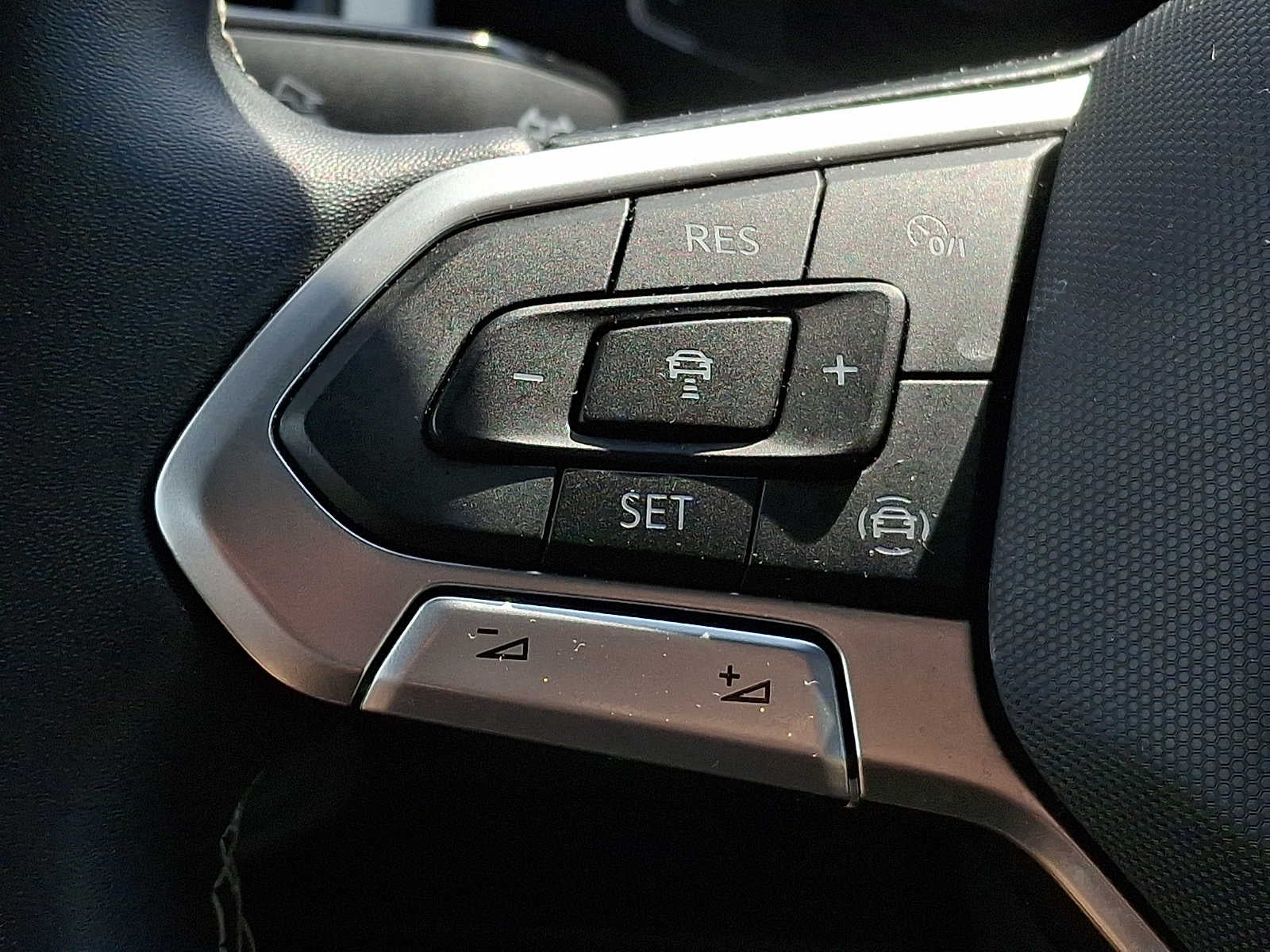 2022 Volkswagen Atlas Cross Sport 3.6L V6 SE w/Technology 4MOTION