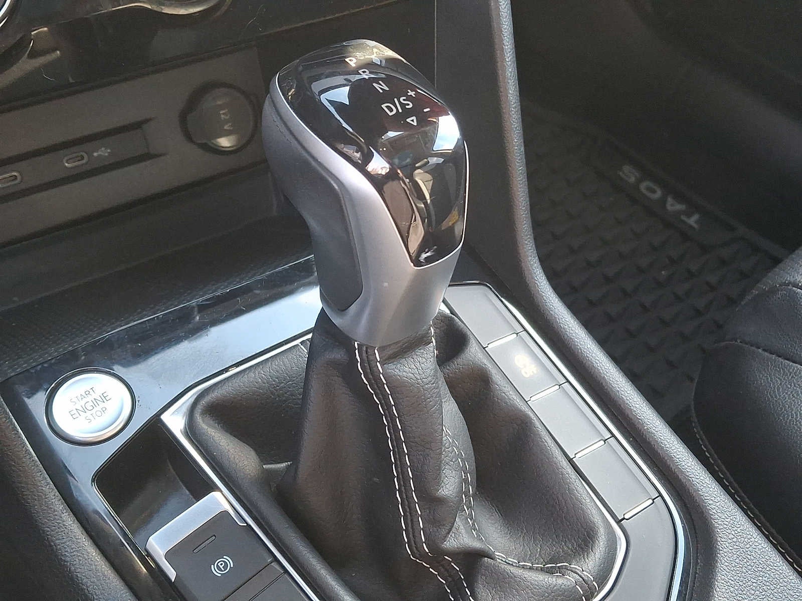 2022 Volkswagen Taos SEL 4MOTION