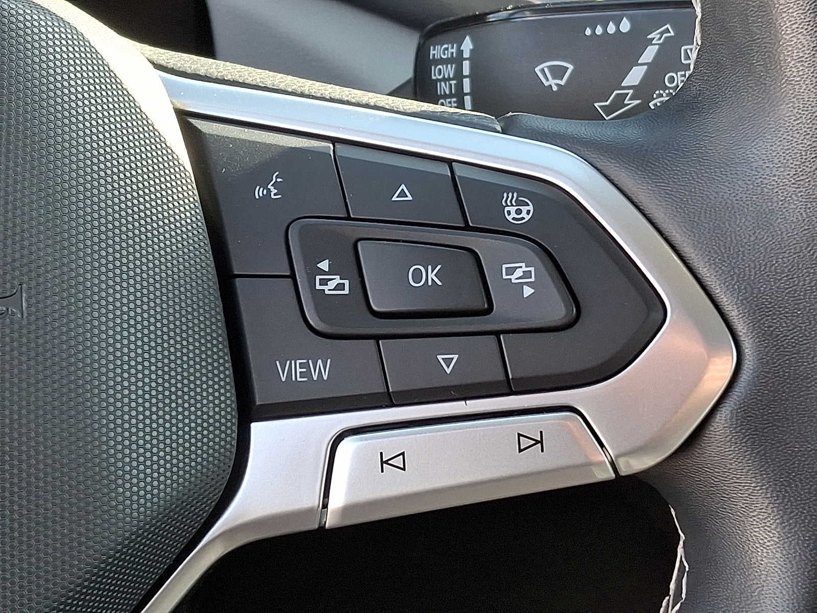 2022 Volkswagen Taos SEL 4MOTION