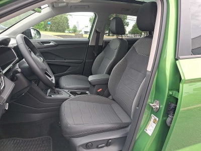 2025 Volkswagen Taos SE Black FWD