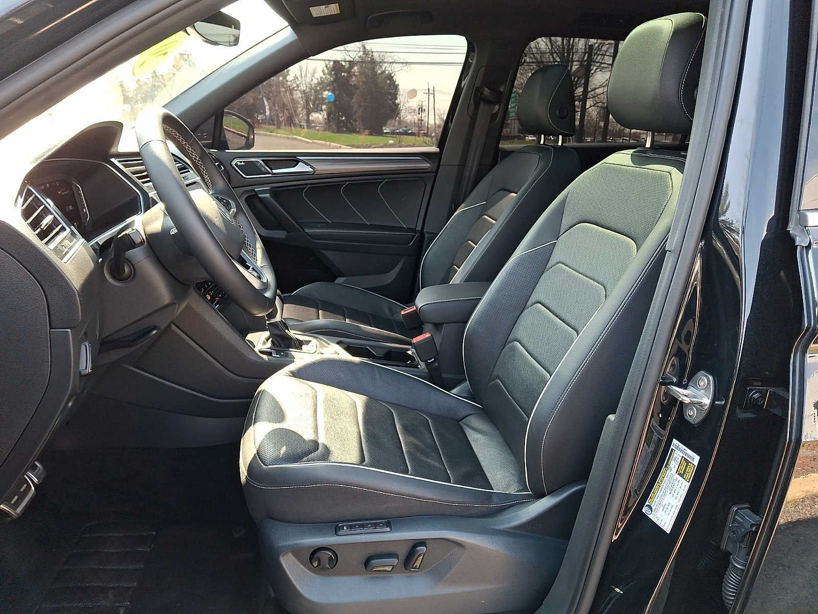 2023 Volkswagen Tiguan 2.0T SEL R-Line 4MOTION