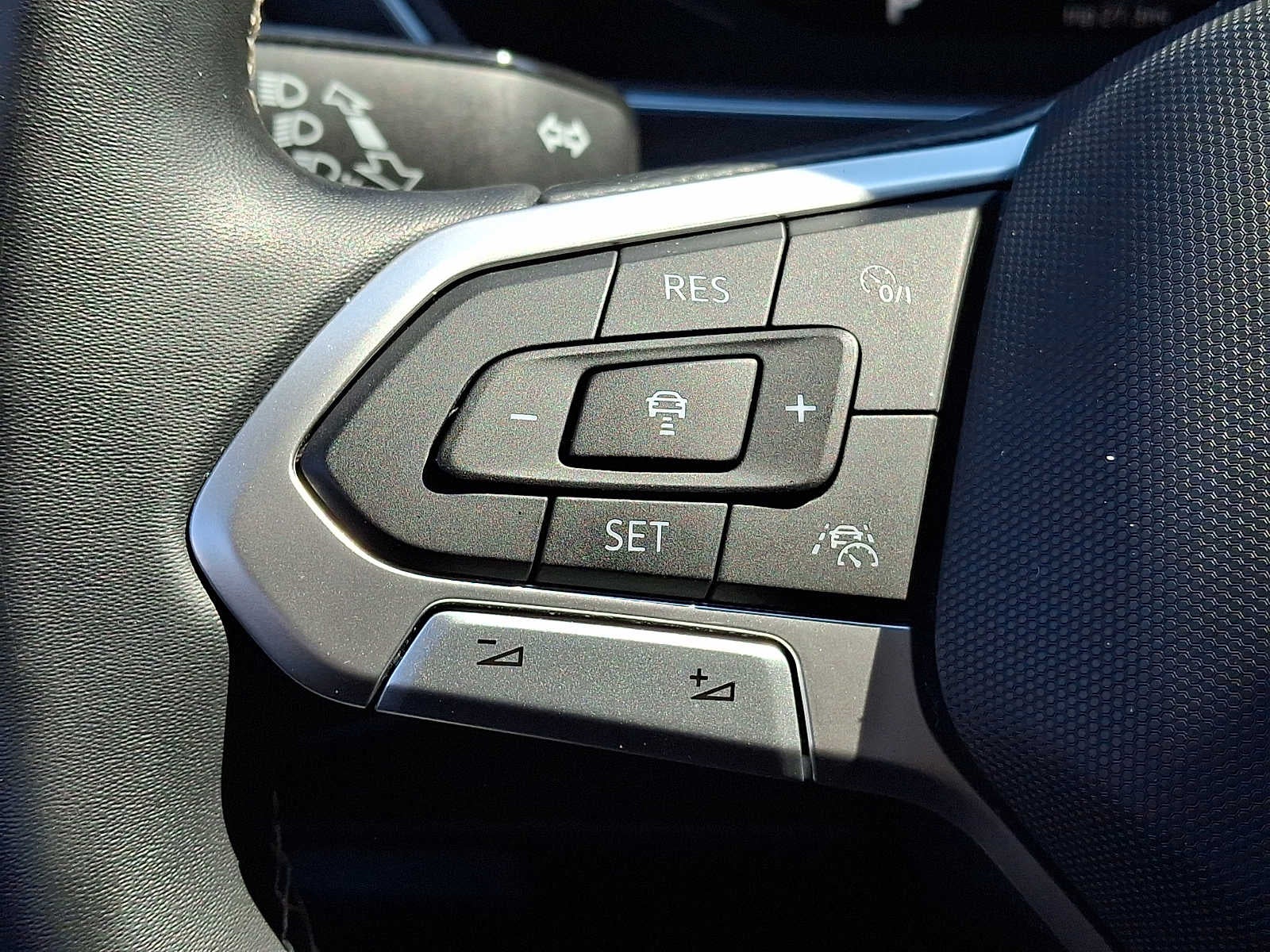 2023 Volkswagen Tiguan 2.0T SEL R-Line 4MOTION