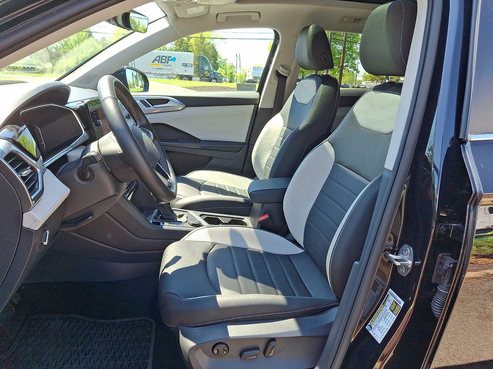 2025 Volkswagen Taos SEL 4MOTION