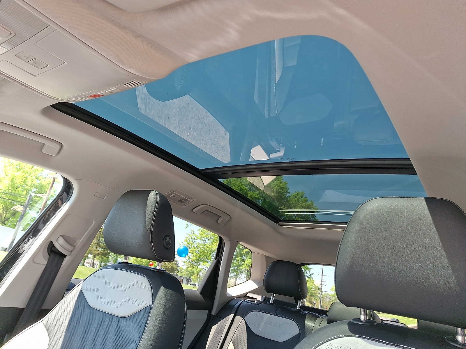 2025 Volkswagen Taos SEL 4MOTION