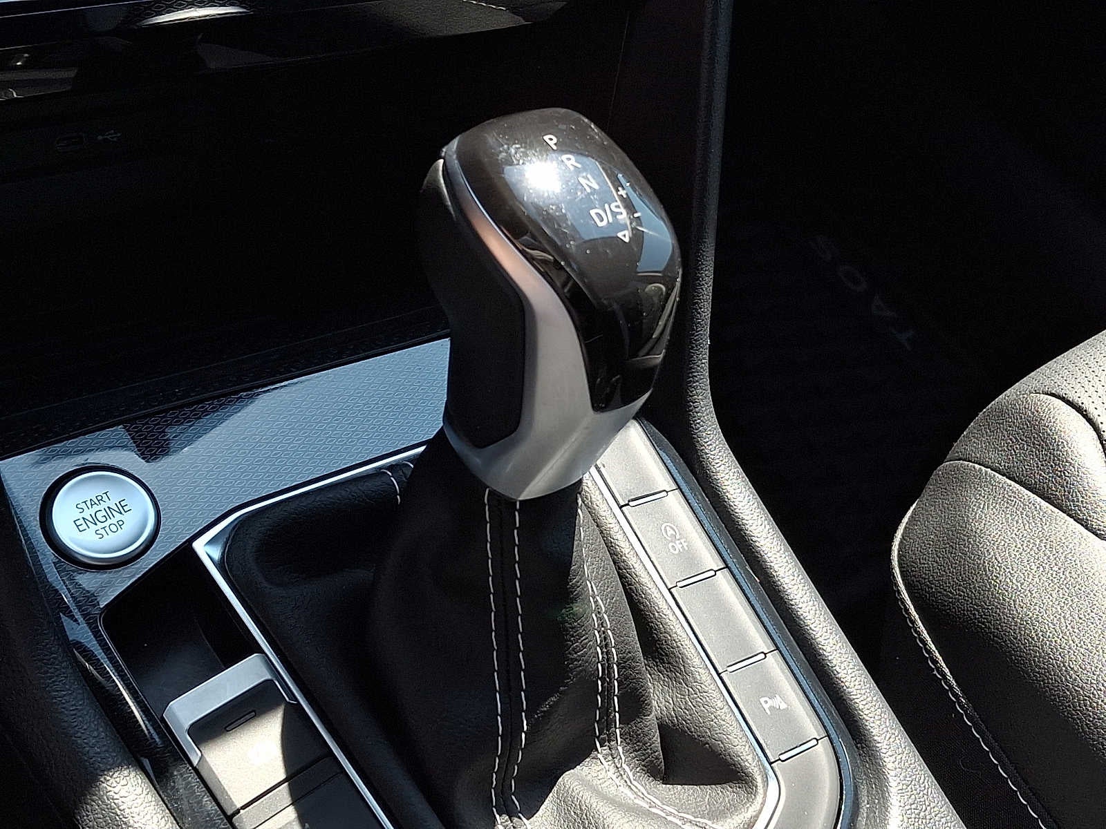 2025 Volkswagen Taos SEL 4MOTION