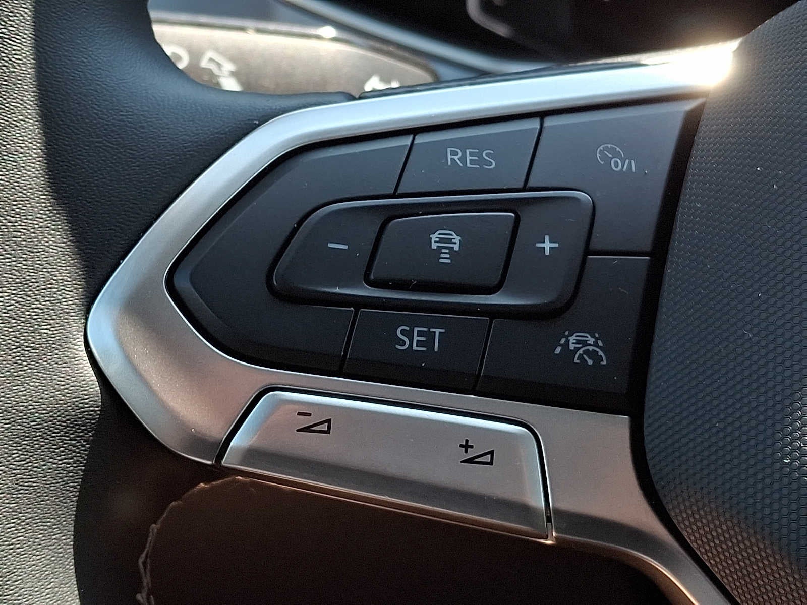 2025 Volkswagen Taos SEL 4MOTION