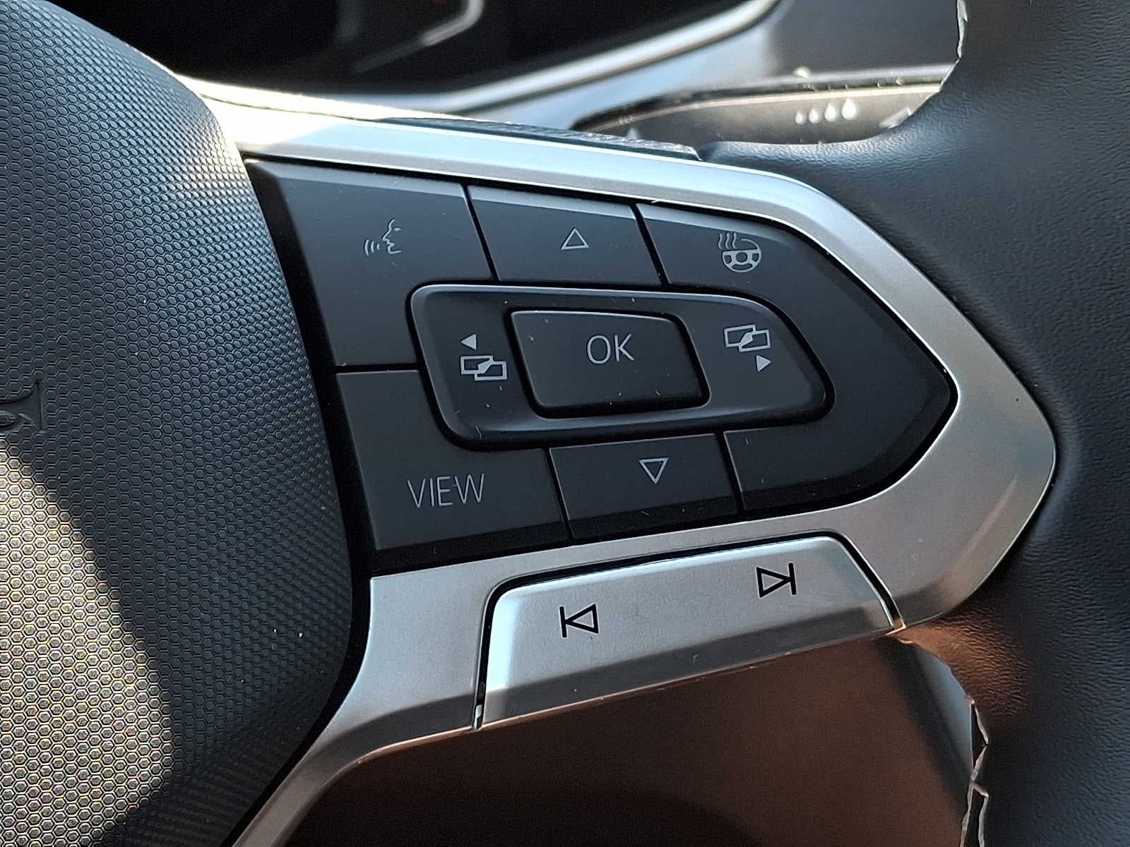 2025 Volkswagen Taos SEL 4MOTION