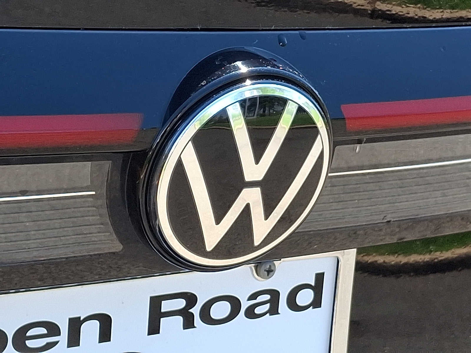 2025 Volkswagen Taos SEL 4MOTION