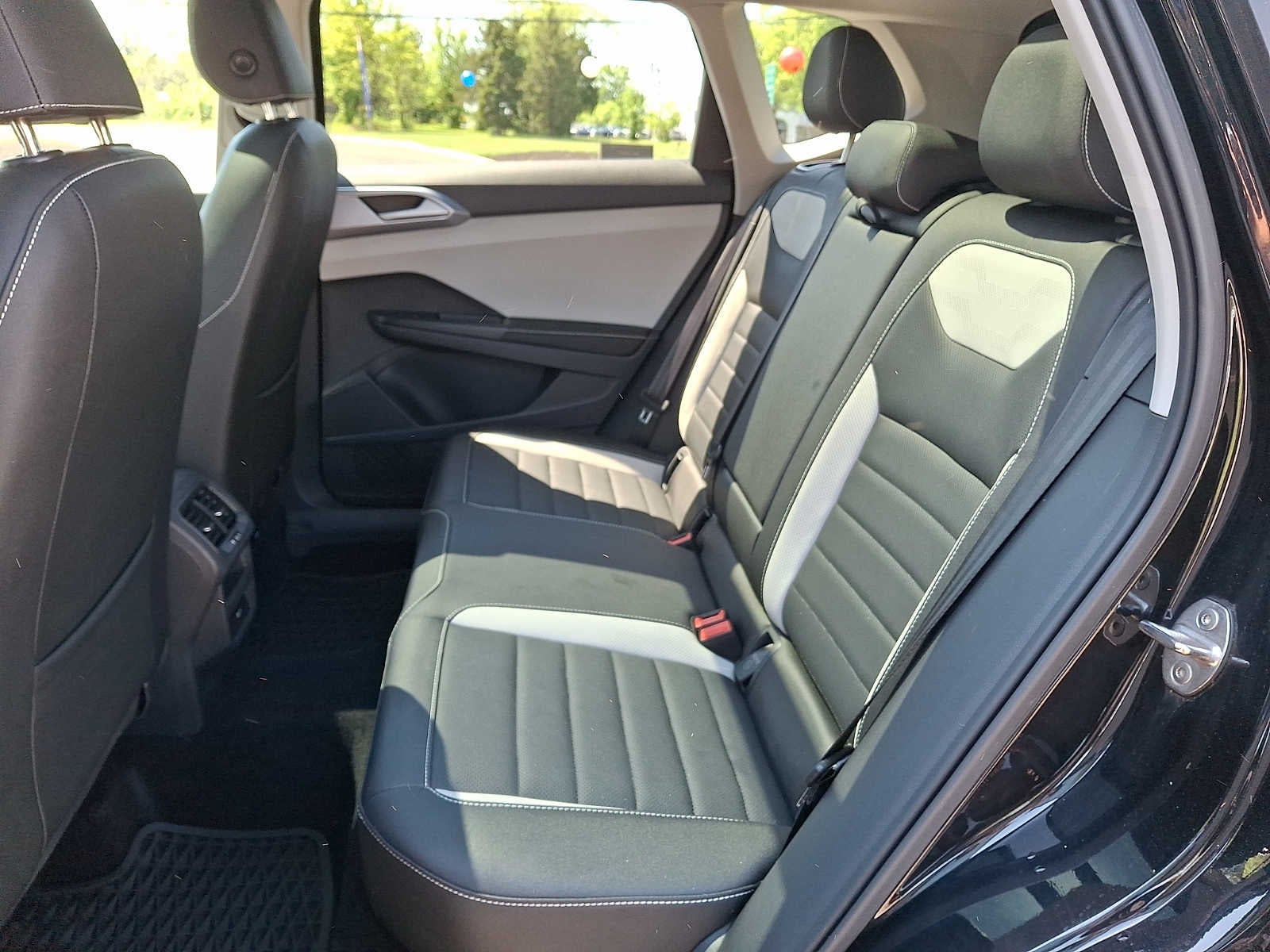 2025 Volkswagen Taos SEL 4MOTION