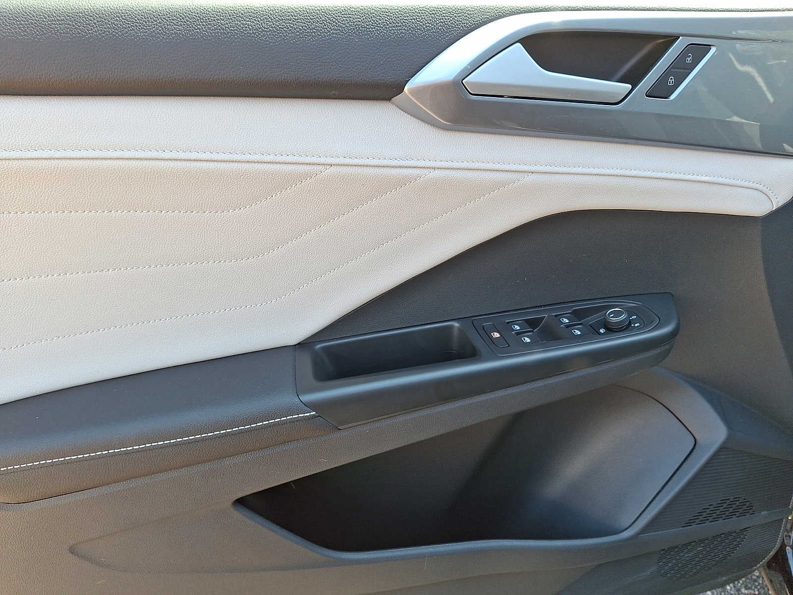 2025 Volkswagen Taos SEL 4MOTION