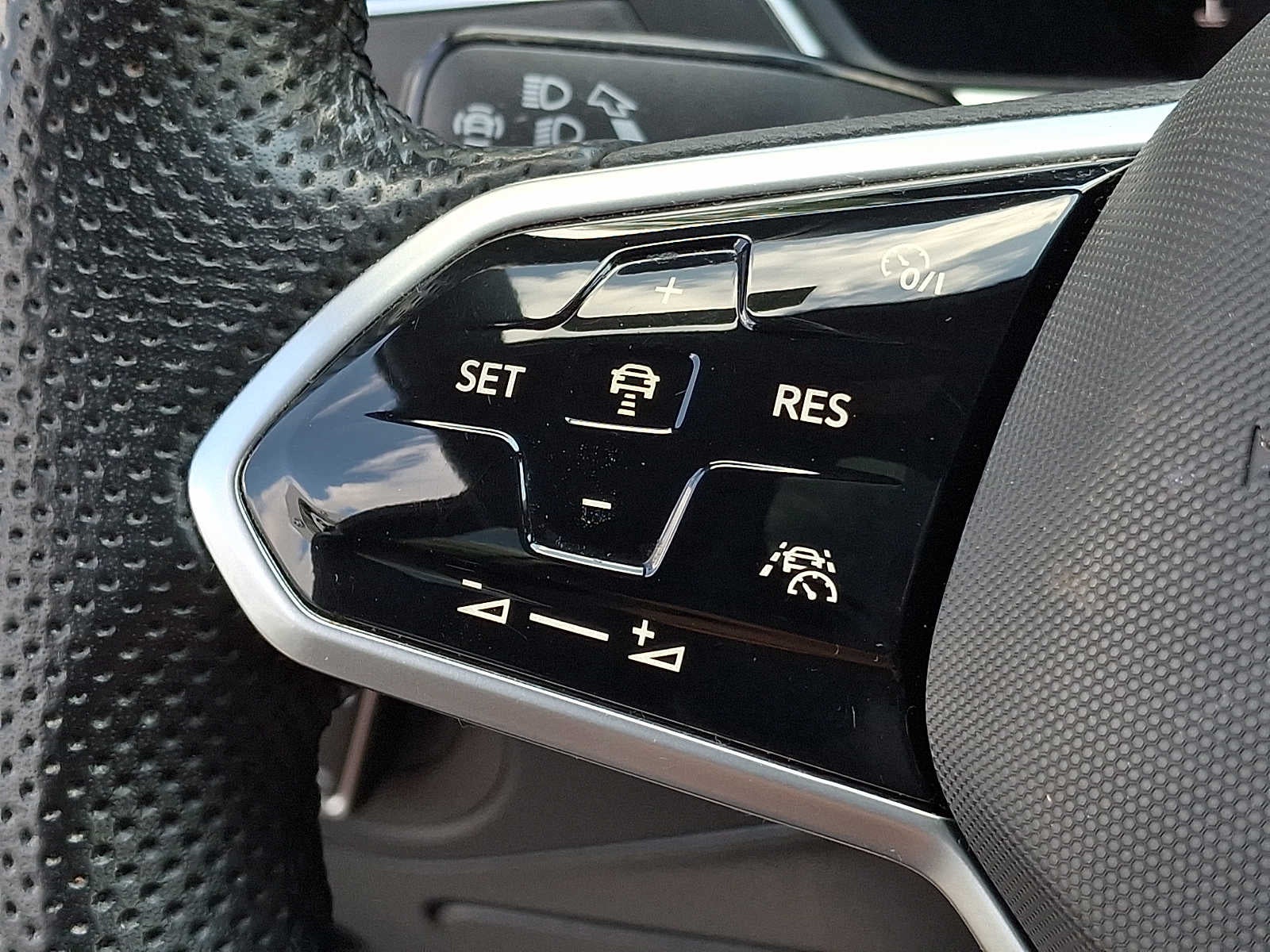 2024 Volkswagen Tiguan 2.0T SE R-Line Black 4MOTION
