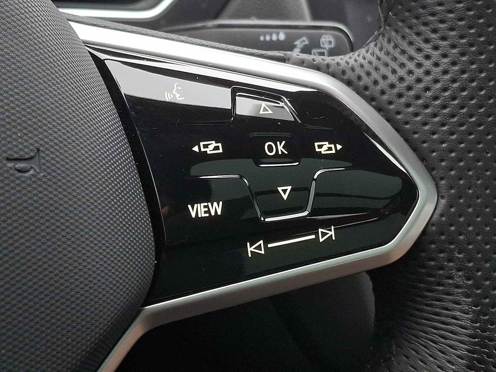 2024 Volkswagen Tiguan 2.0T SE R-Line Black 4MOTION