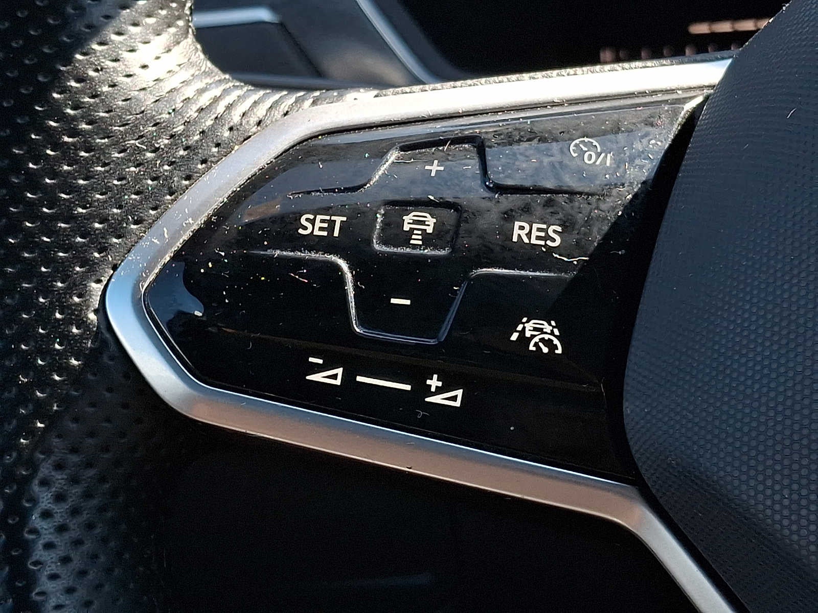 2022 Volkswagen Tiguan 2.0T SE R-Line Black 4MOTION