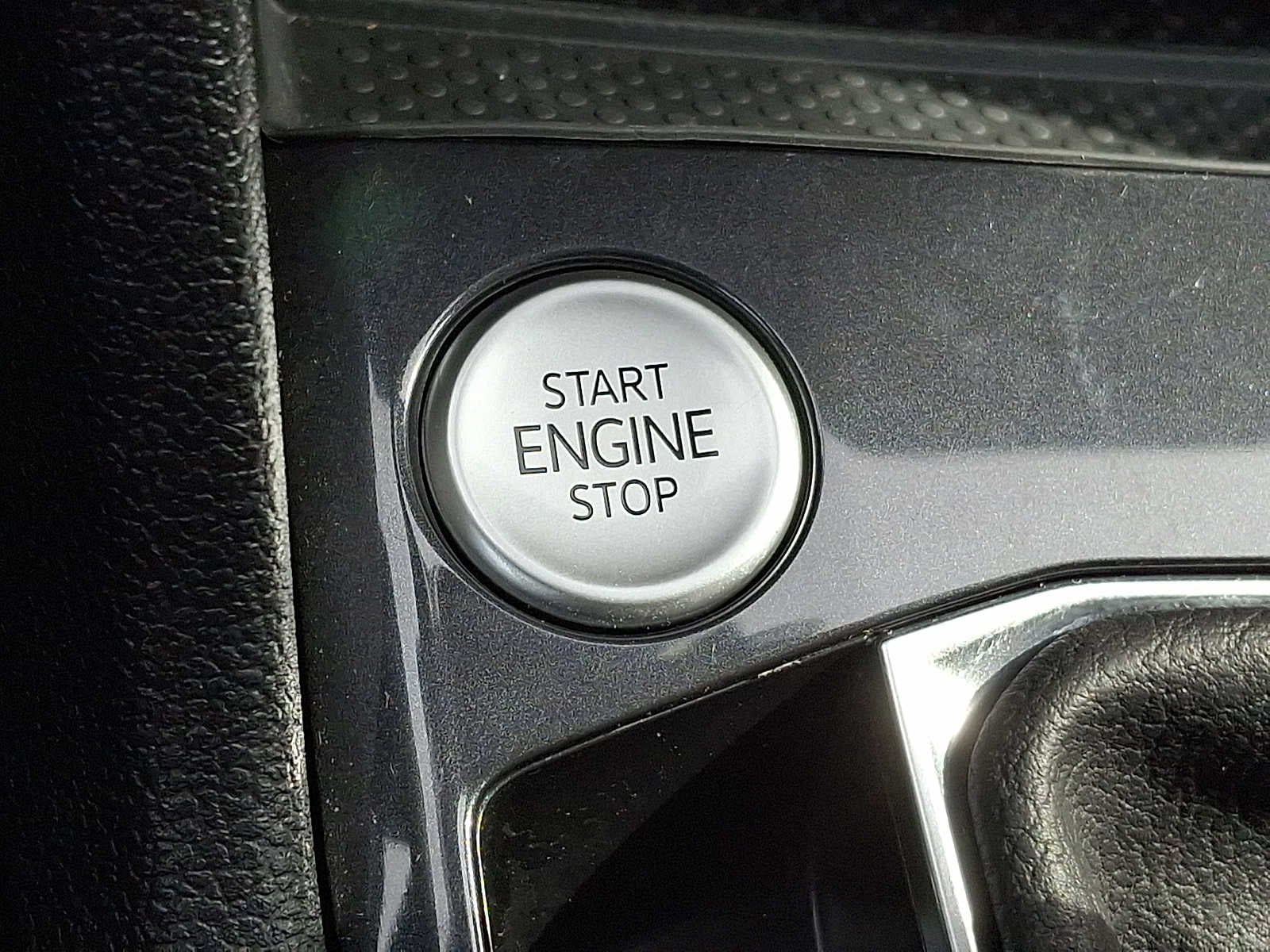 2024 Volkswagen Tiguan 2.0T SE R-Line Black 4MOTION