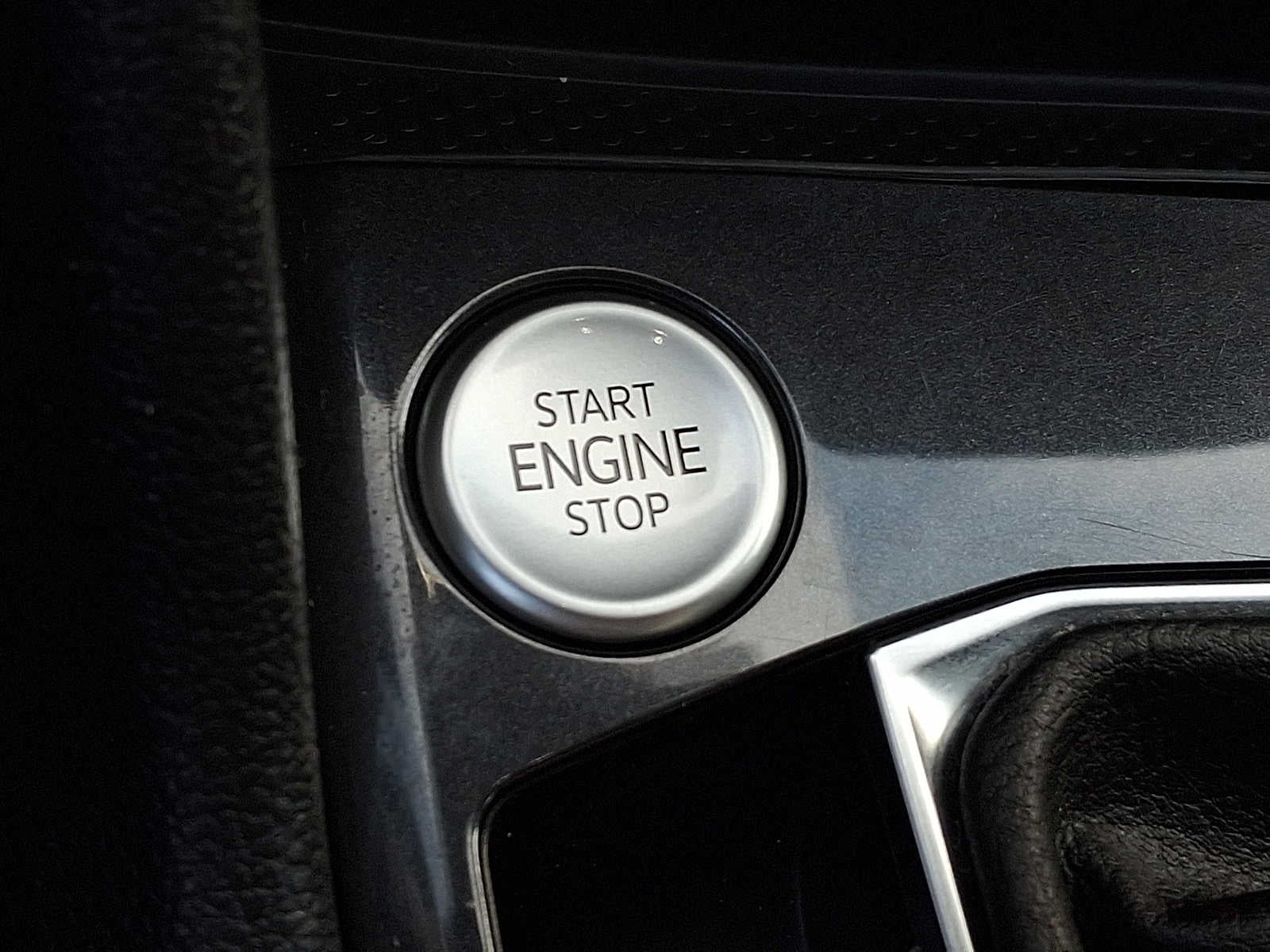 2023 Volkswagen Tiguan 2.0T SE R-Line Black FWD