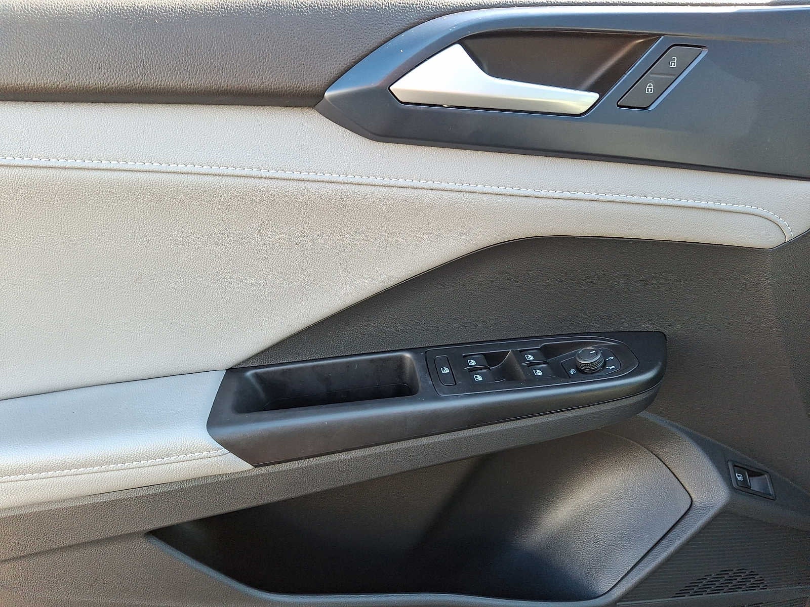 2024 Volkswagen Taos SE FWD