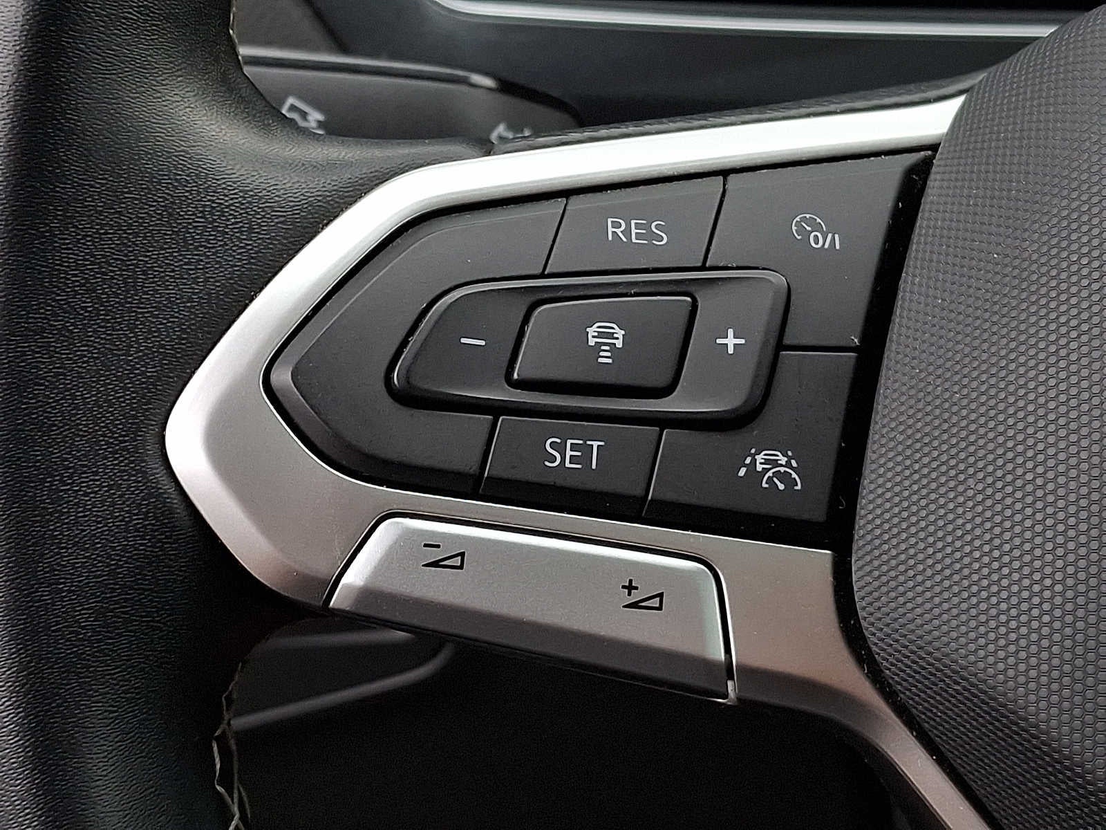 2023 Volkswagen Tiguan 2.0T SE 4MOTION