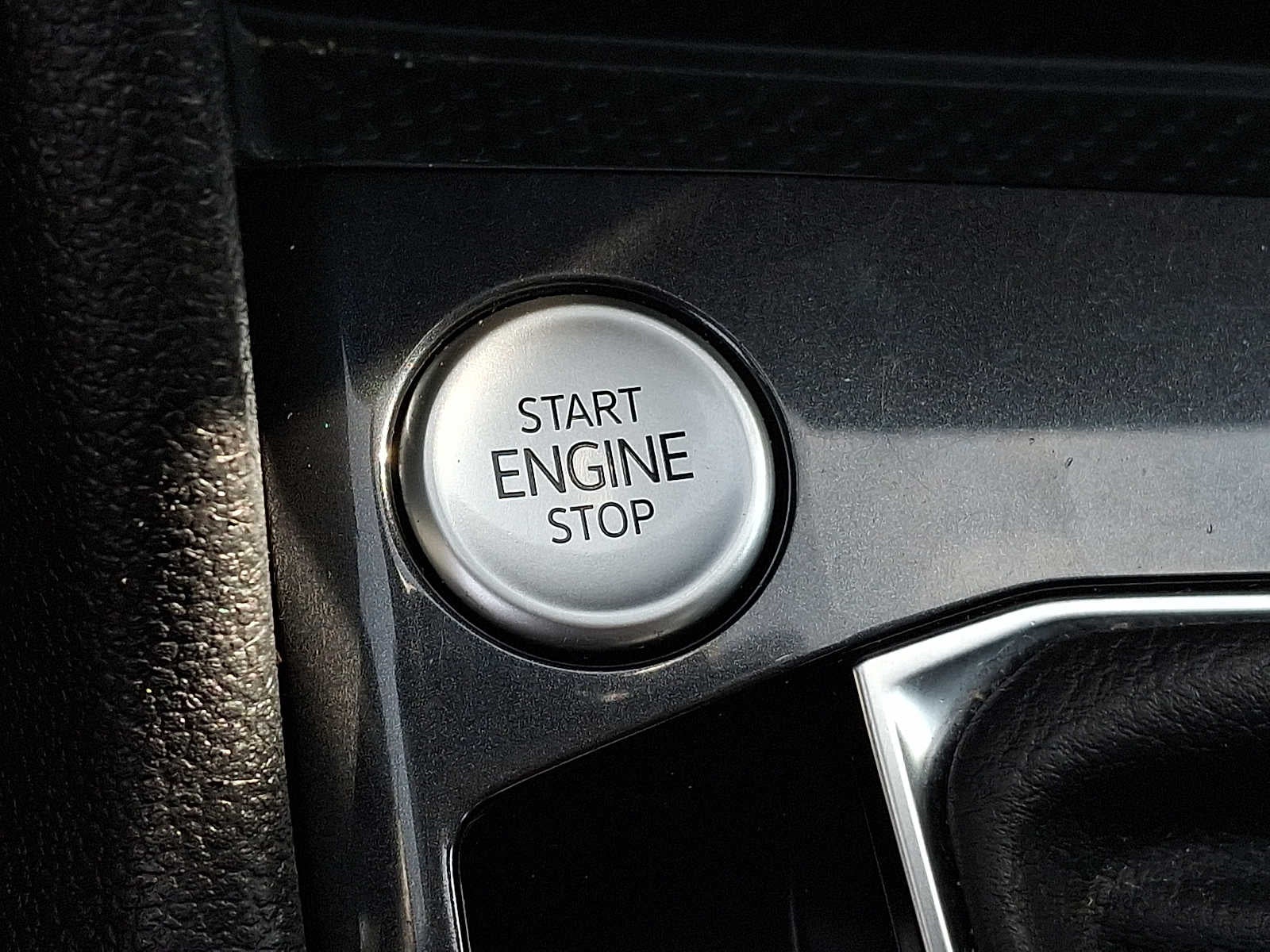 2024 Volkswagen Tiguan 2.0T SE 4MOTION