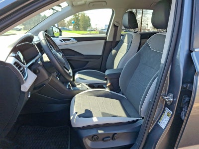 2025 Volkswagen Taos SE FWD