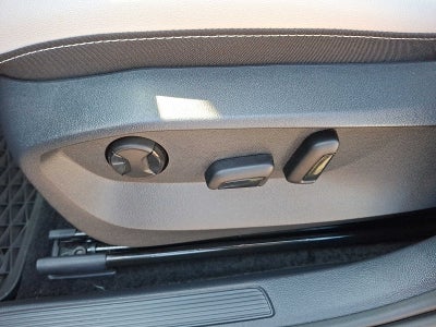 2025 Volkswagen Taos SE FWD