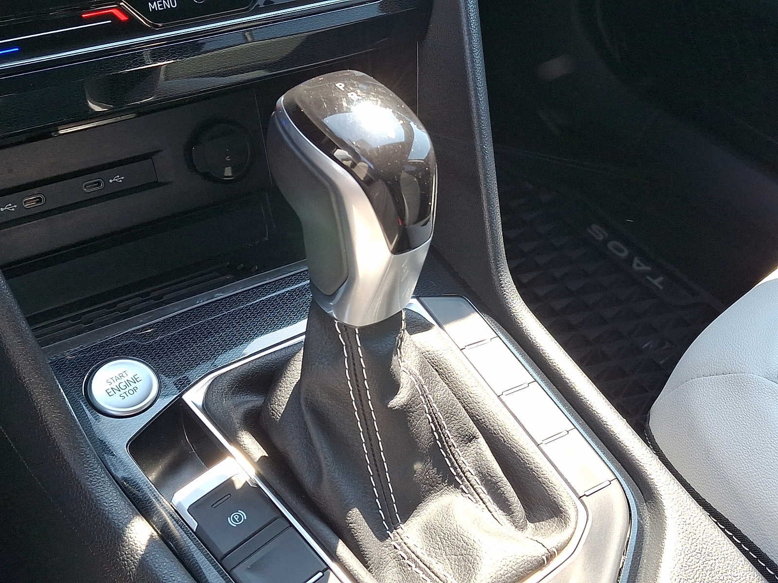 2025 Volkswagen Taos SE FWD