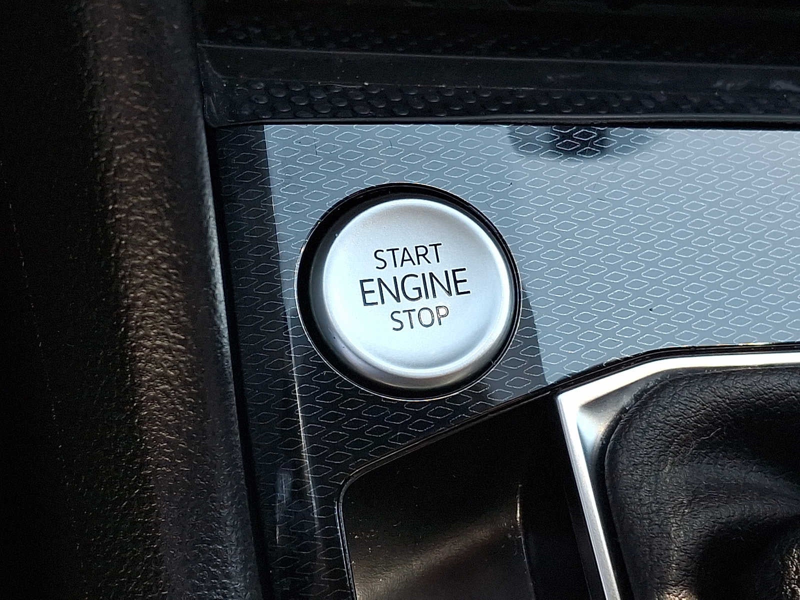 2025 Volkswagen Taos SE FWD