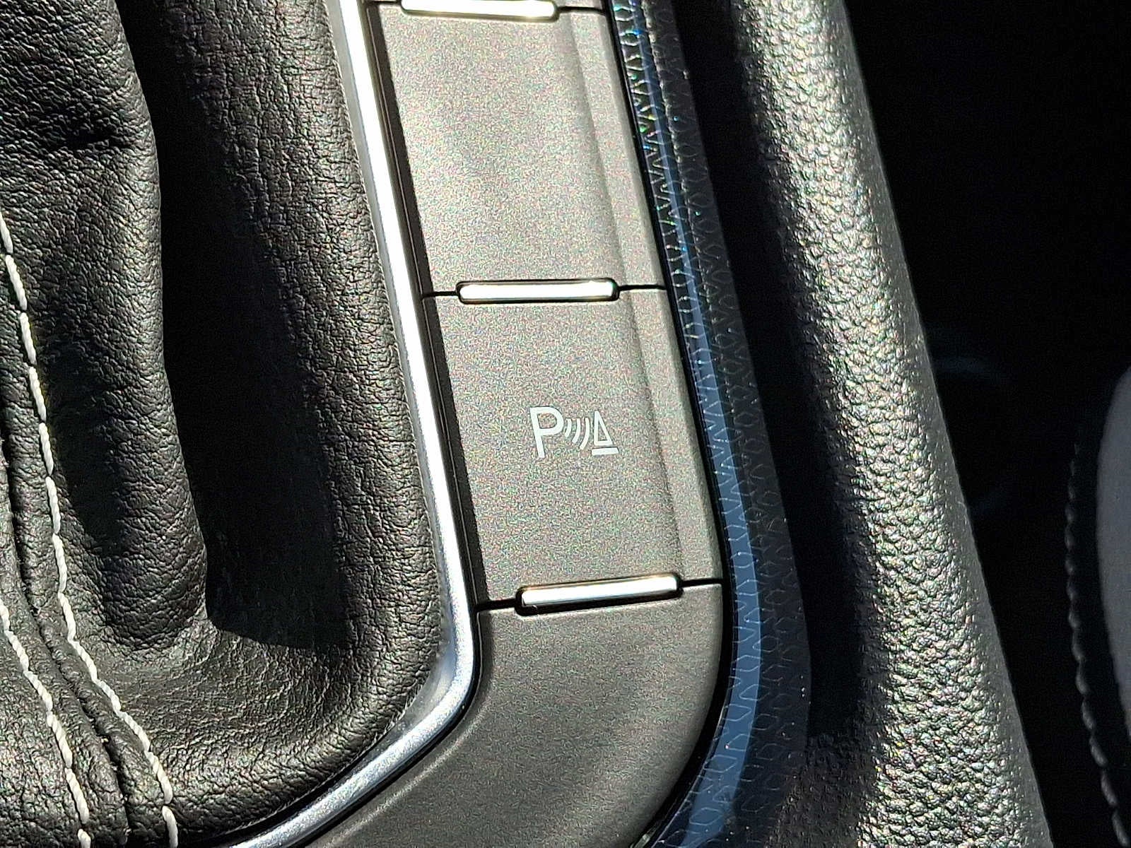 2025 Volkswagen Taos SE FWD