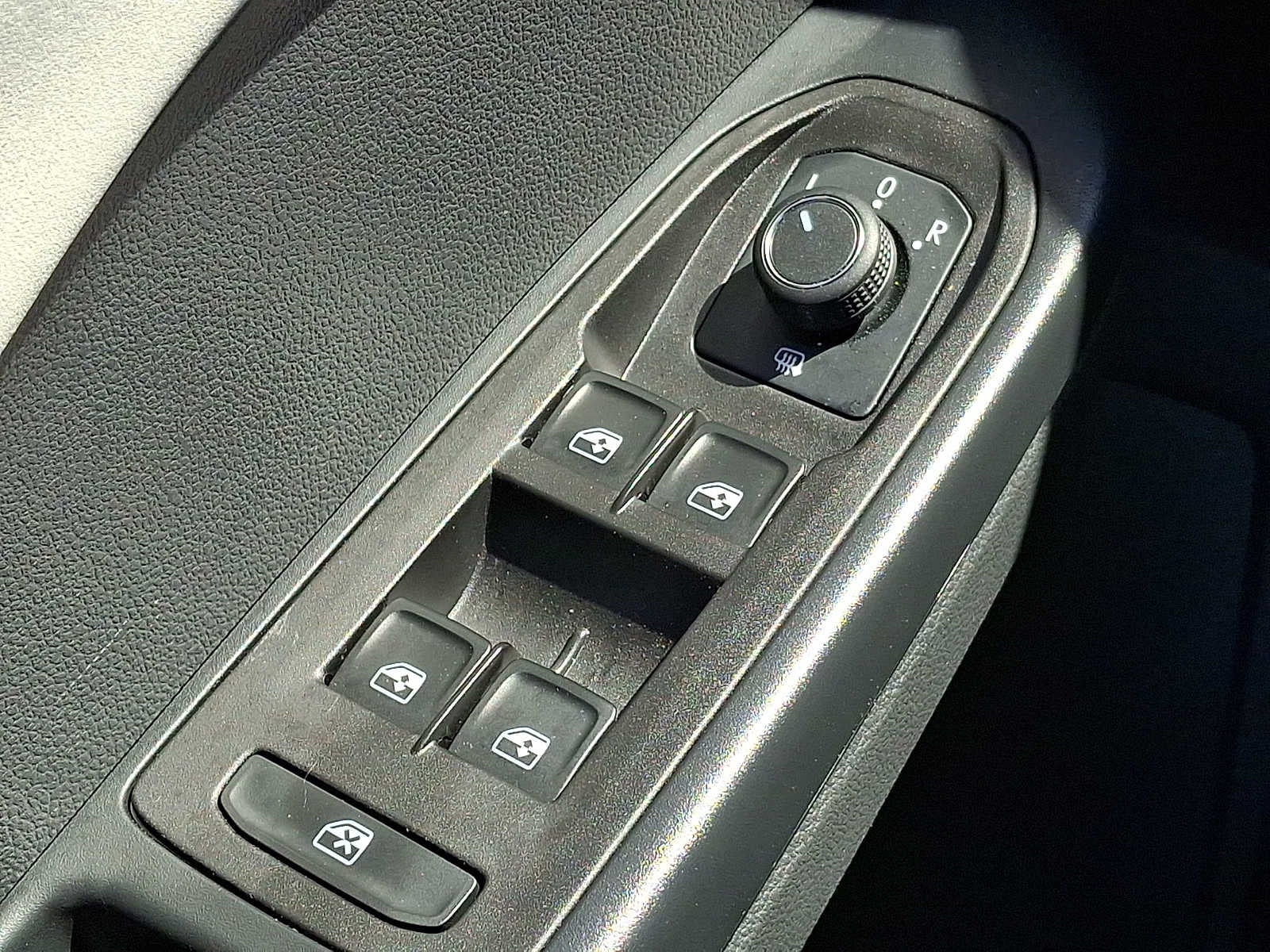 2025 Volkswagen Taos SE FWD