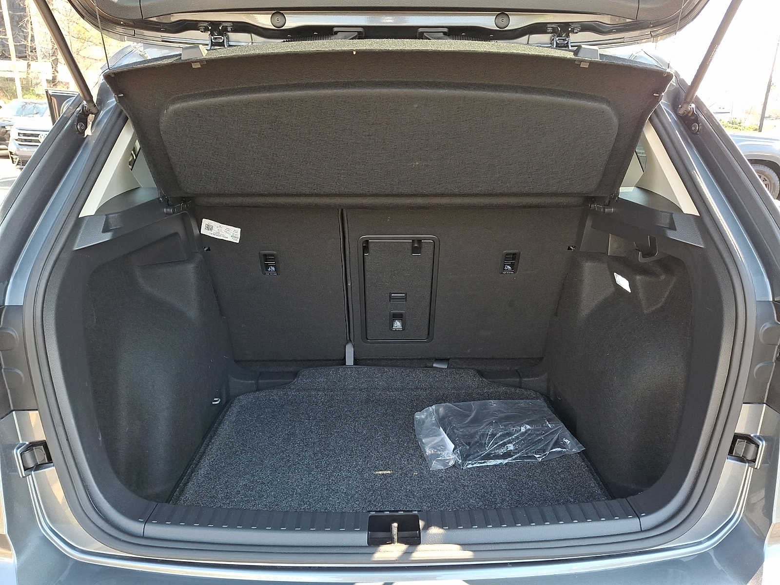 2025 Volkswagen Taos SE FWD