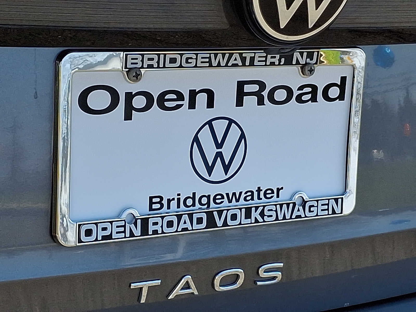 2025 Volkswagen Taos SE FWD