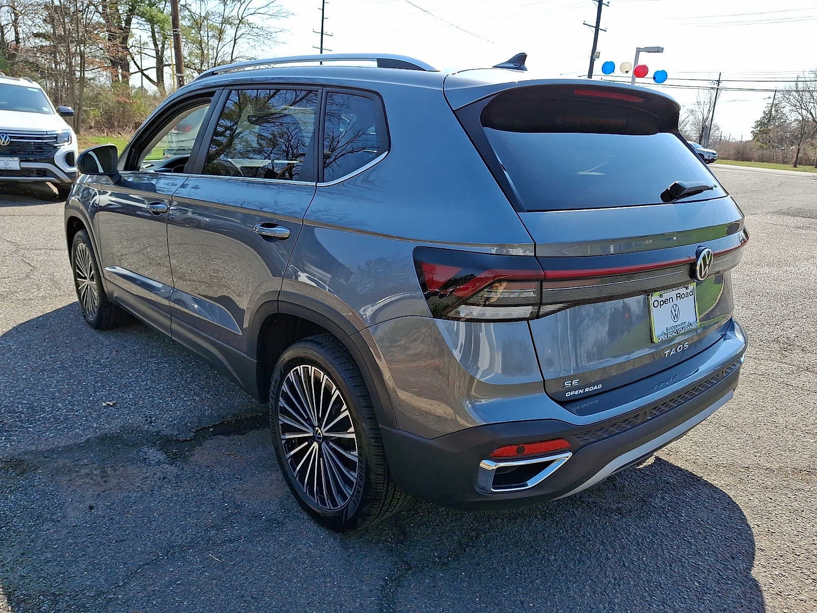 2025 Volkswagen Taos SE FWD