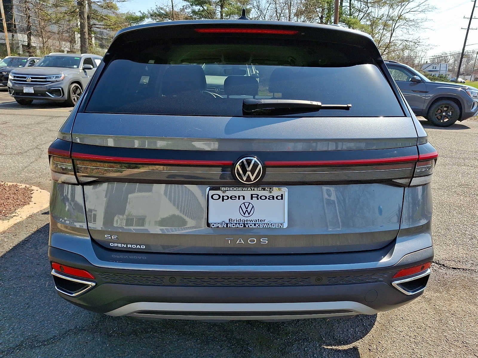 2025 Volkswagen Taos SE FWD