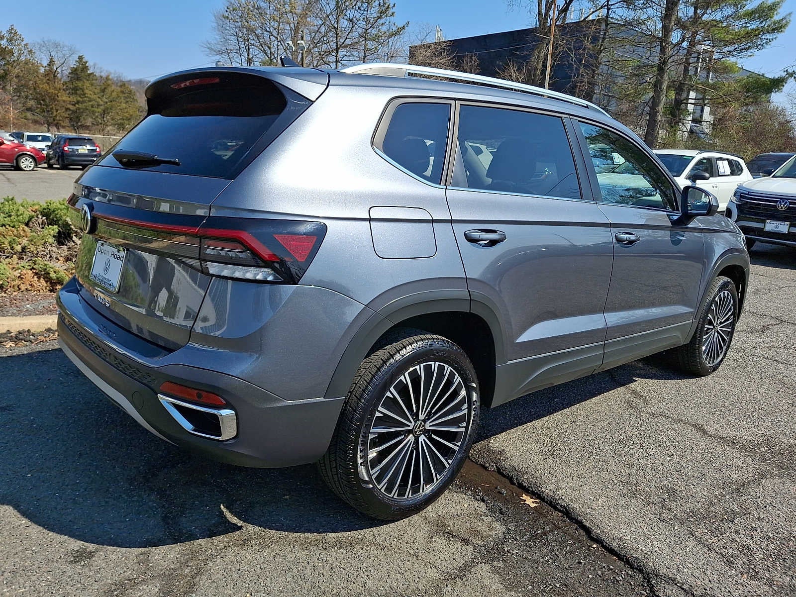 2025 Volkswagen Taos SE FWD