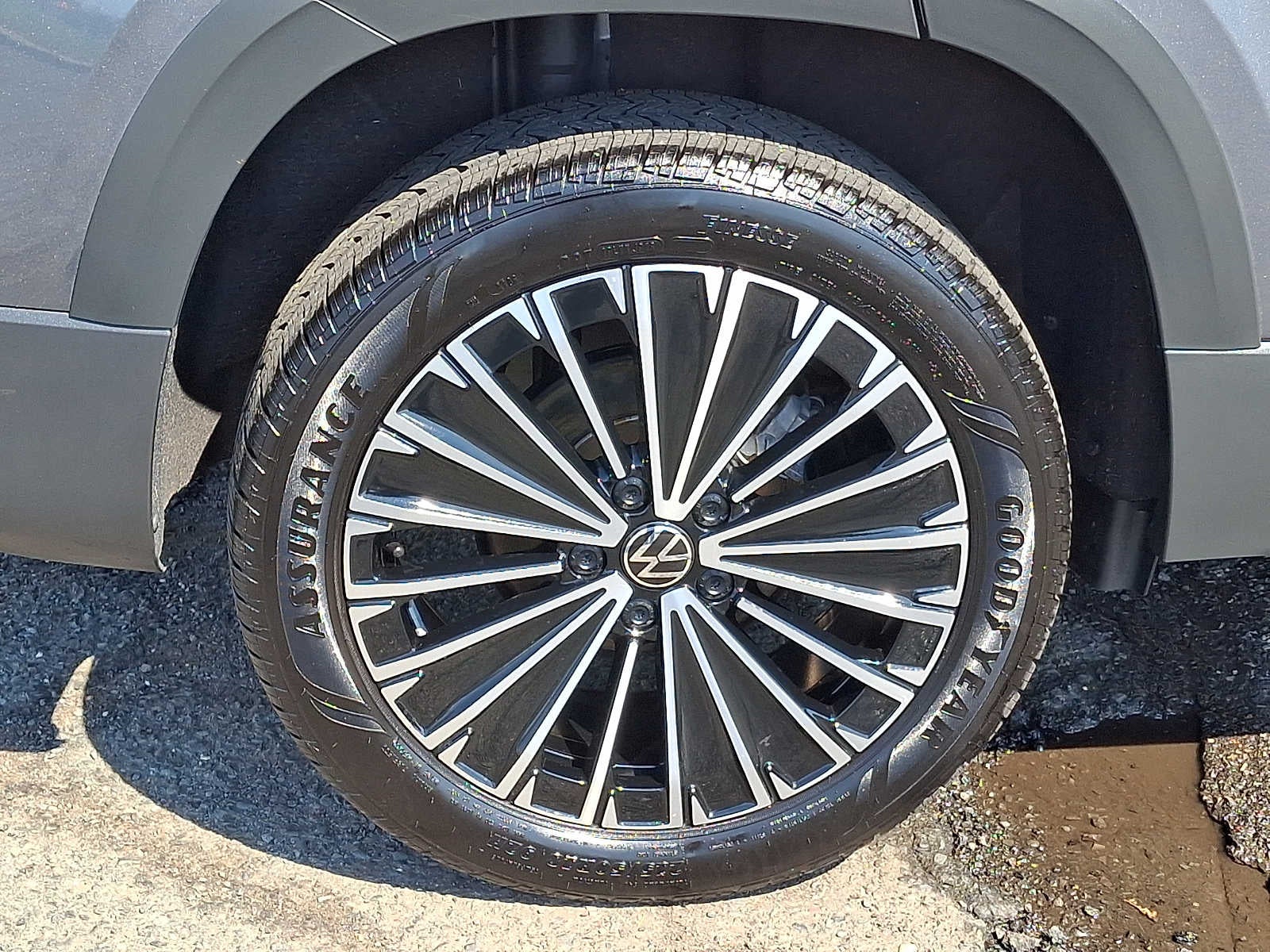 2025 Volkswagen Taos SE FWD