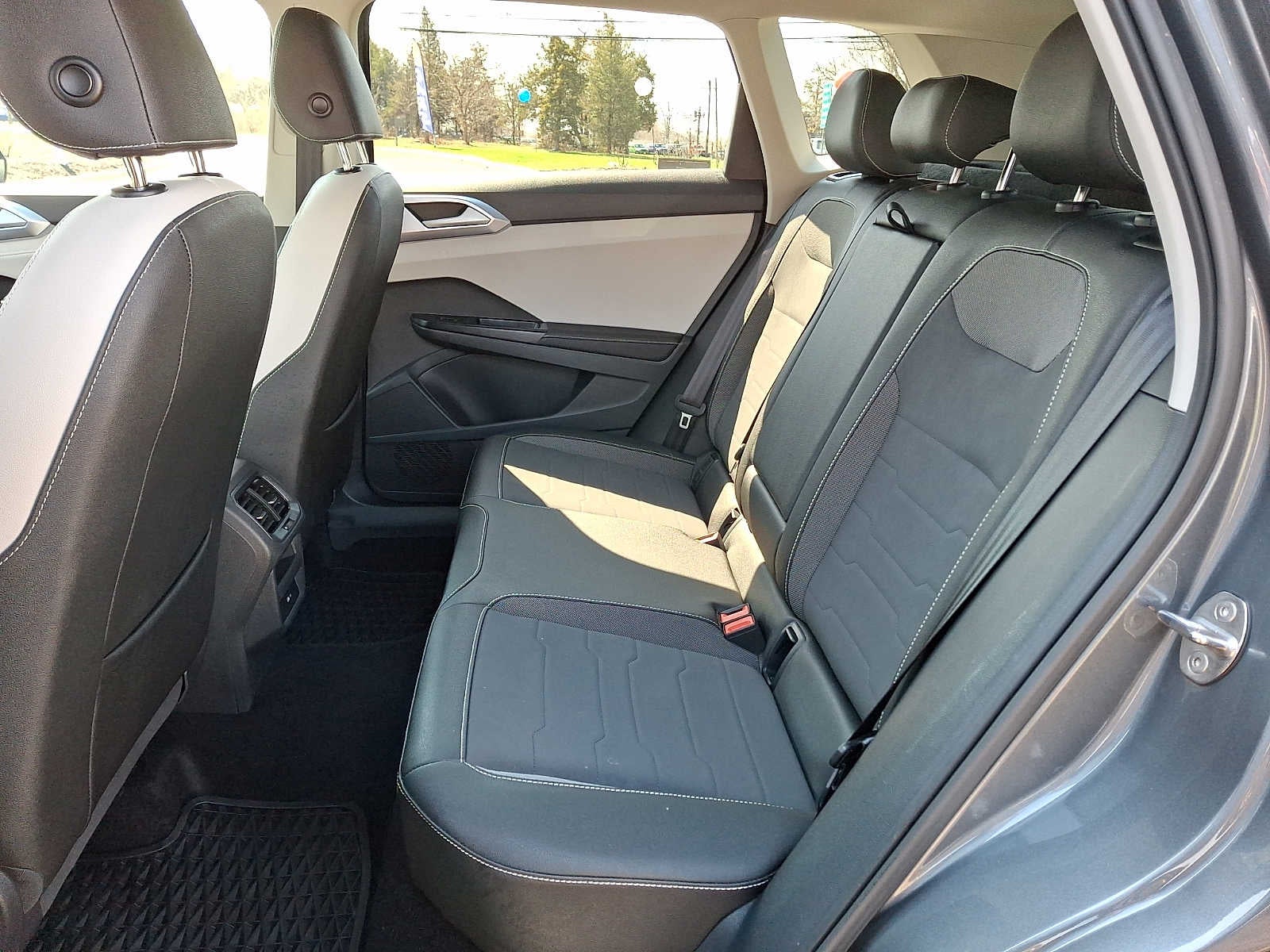 2025 Volkswagen Taos SE FWD