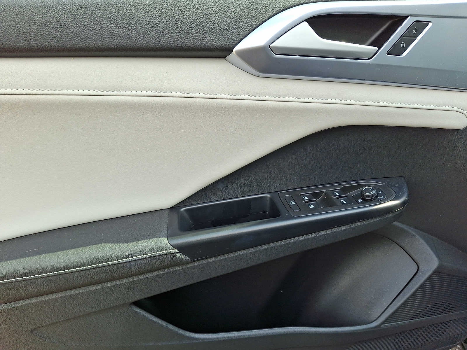 2026 Volkswagen Taos SE 4MOTION