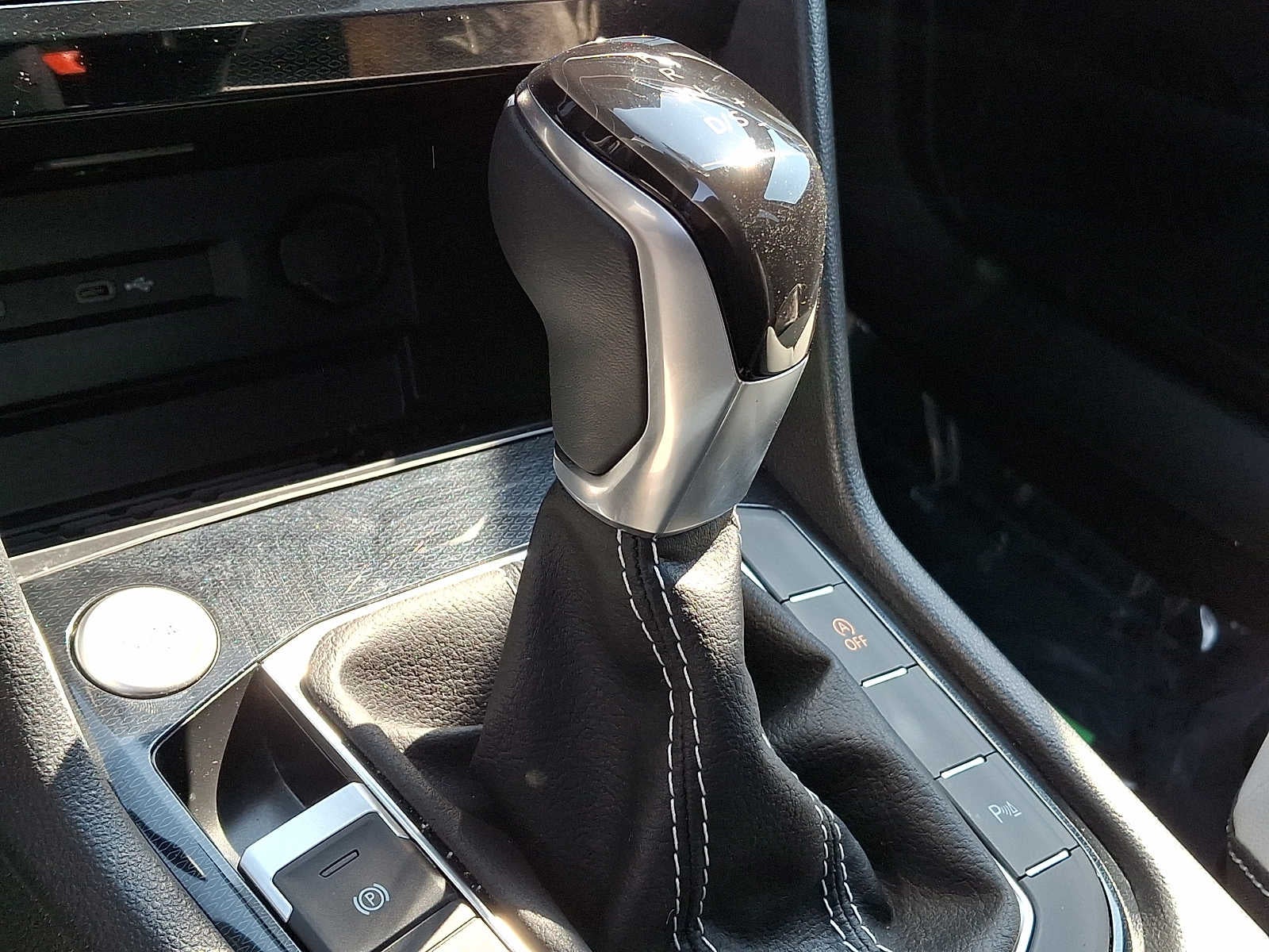 2025 Volkswagen Taos SE 4MOTION