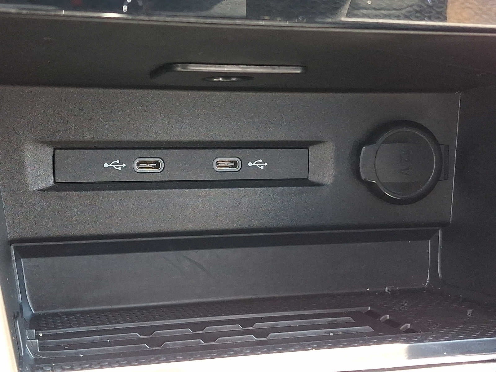 2025 Volkswagen Taos SE 4MOTION