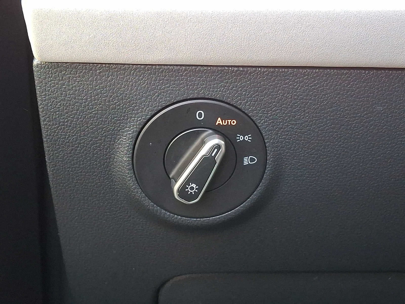 2025 Volkswagen Taos SE 4MOTION