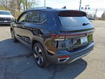 2025 Volkswagen Taos SE 4MOTION