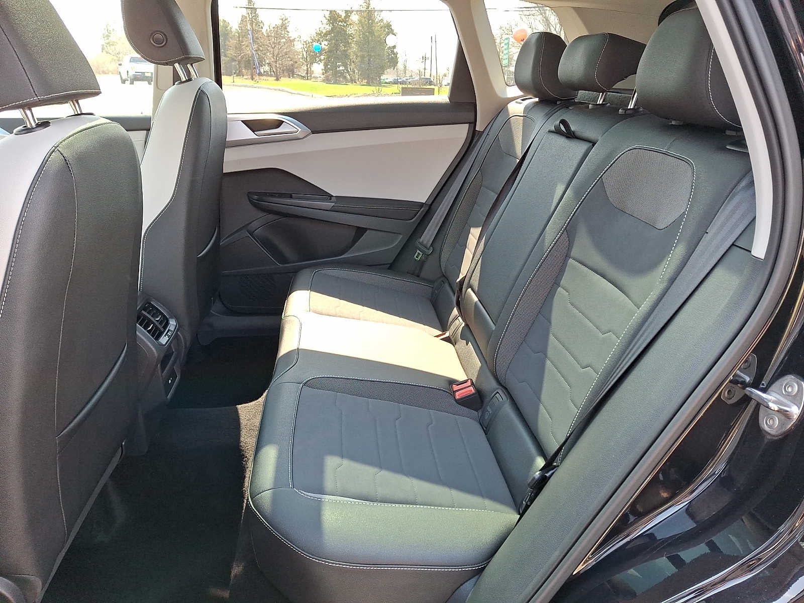 2025 Volkswagen Taos SE 4MOTION
