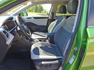 2025 Volkswagen Taos SE 4MOTION