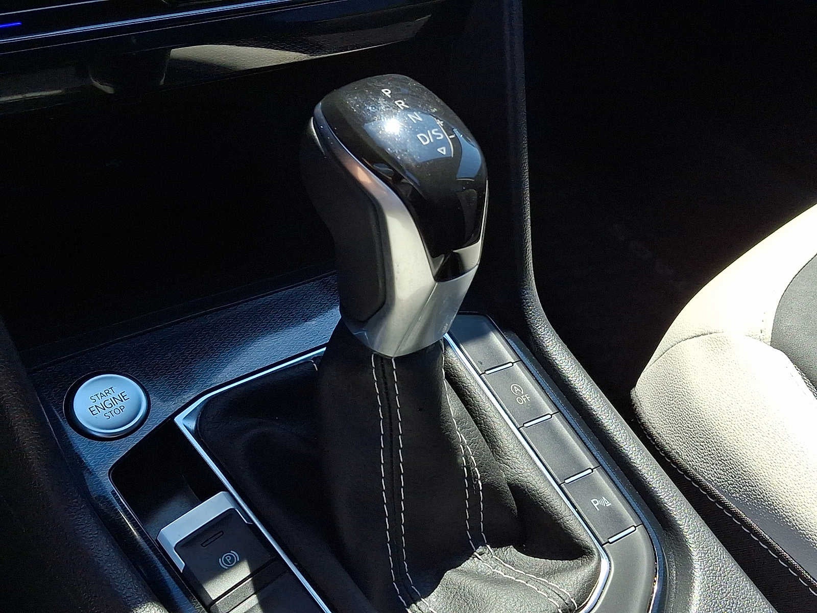 2025 Volkswagen Taos SE 4MOTION