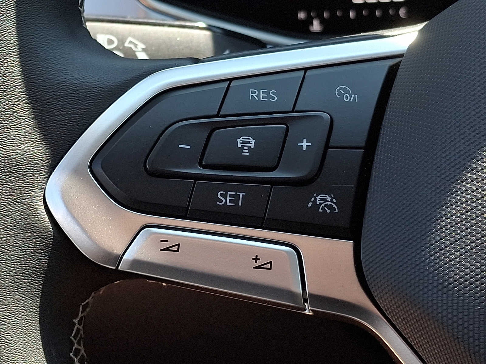 2025 Volkswagen Taos SE 4MOTION