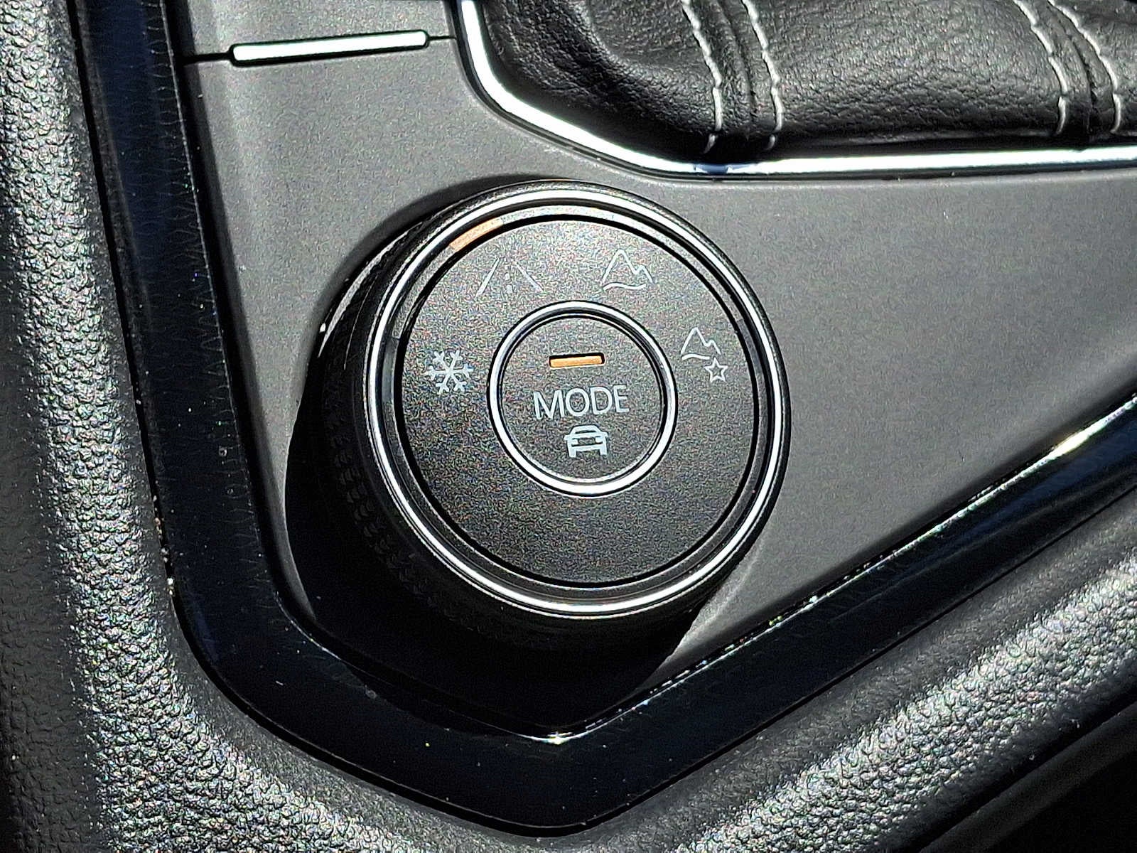 2025 Volkswagen Taos SE 4MOTION