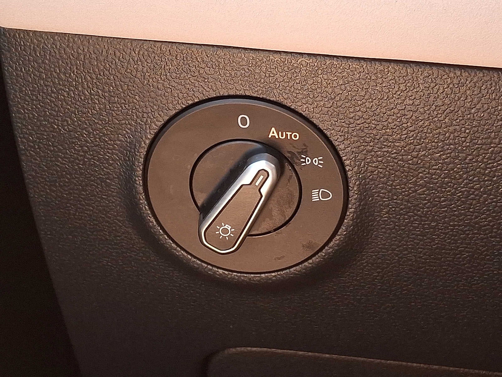 2025 Volkswagen Taos SE 4MOTION